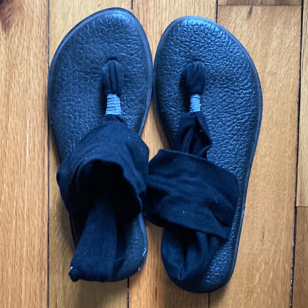 Black Sanuk yoga sandals Size 8